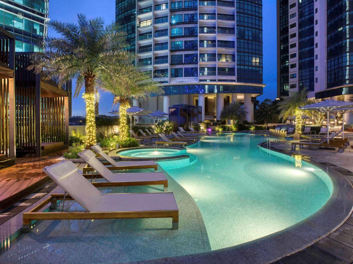 Sofitel Kuala Lumpur Damansara Otel Dış mekan fotoğraf The pool at the hotel