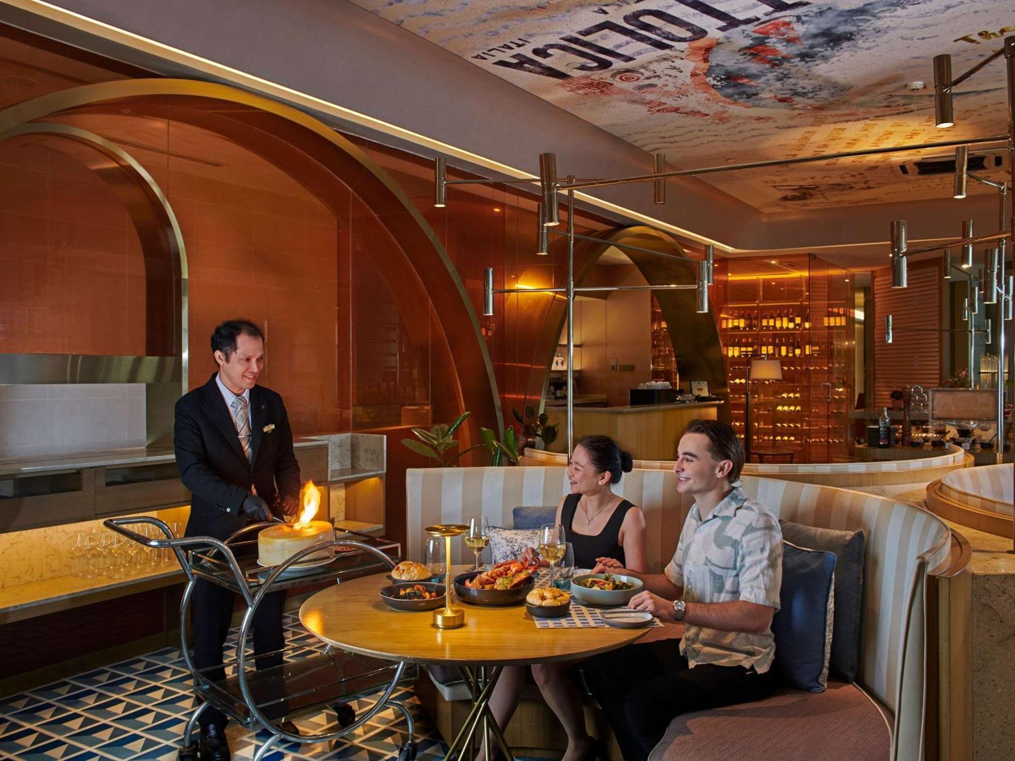 Sofitel Kuala Lumpur Damansara Otel Dış mekan fotoğraf A restaurant in a hotel