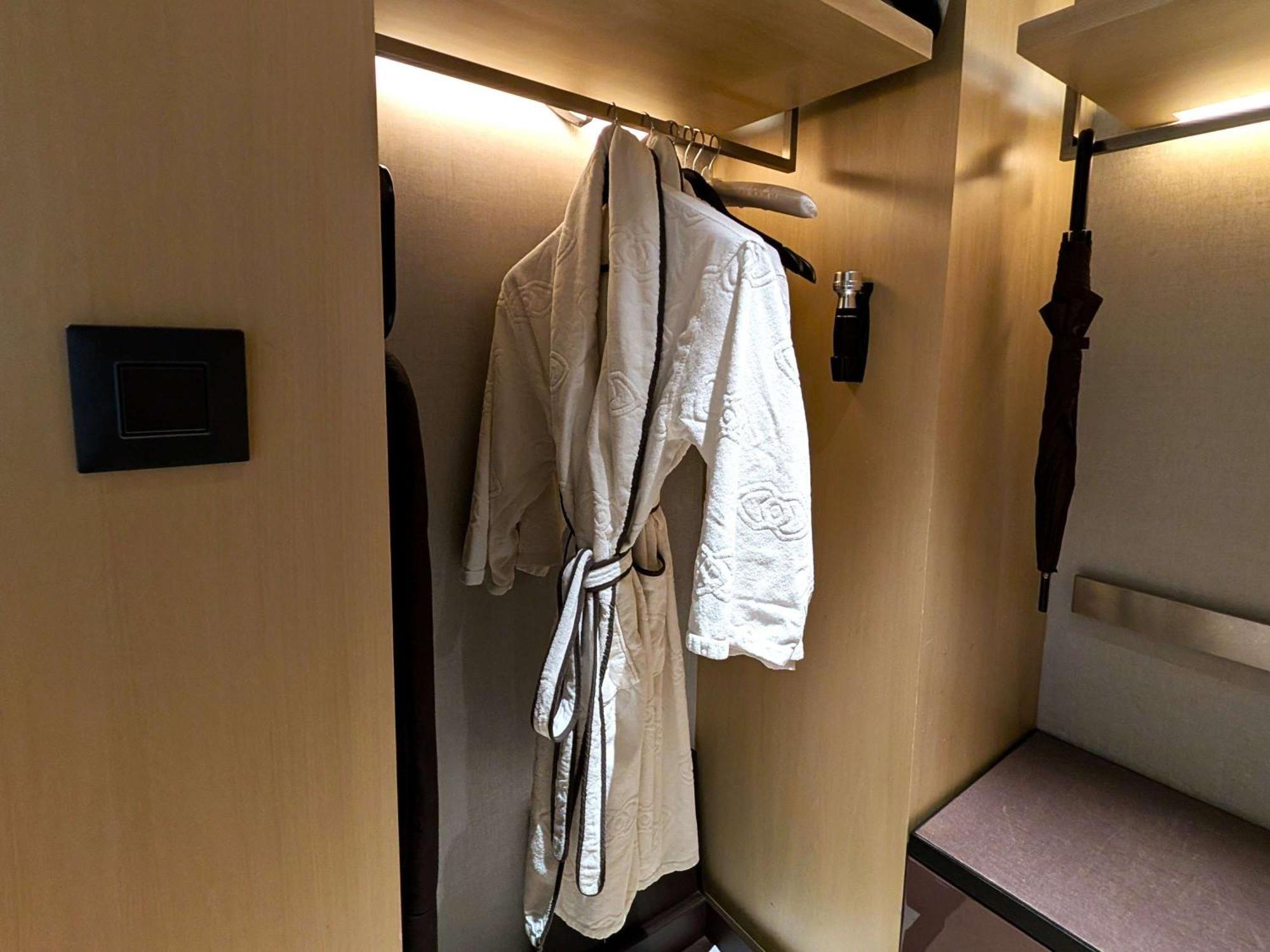 Sofitel Kuala Lumpur Damansara Otel Dış mekan fotoğraf A bathrobe hanging on a hanger