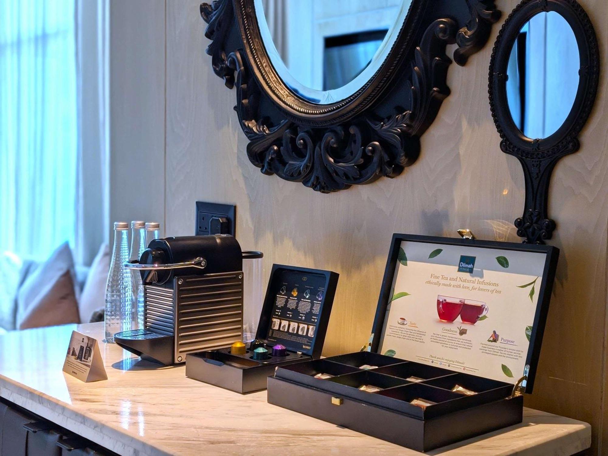 Sofitel Kuala Lumpur Damansara Otel Dış mekan fotoğraf A makeup kit